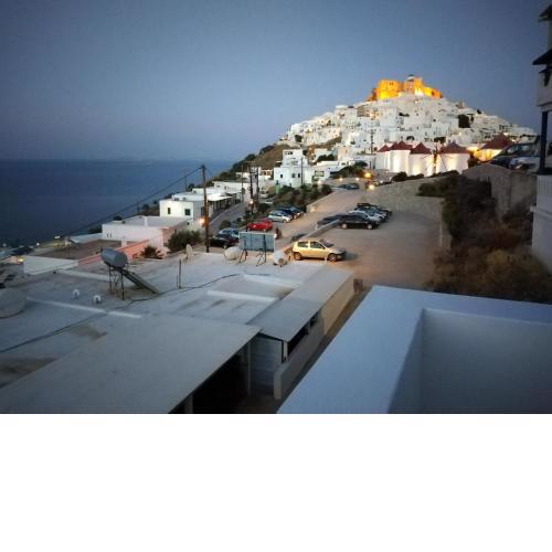 Θέαστρον - Theastron house with great view in Chora