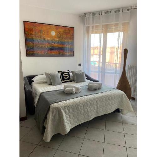 -LUMINOSA 5 STARS WITH BALCONY- Wifi Netflix 15 minutes from Duomo