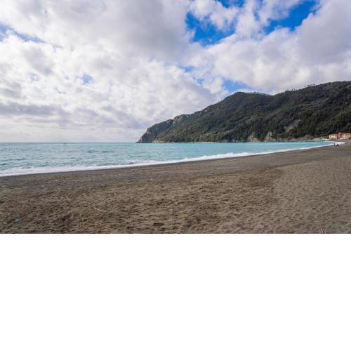 008 - Casa RIVA Vista Mare di fronte alla Spiaggia e Mare
