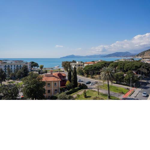 025 - Casa Panoramica in centro, 90metri SPIAGGIA VISTA MARE con TERRAZZO Vista Portofino