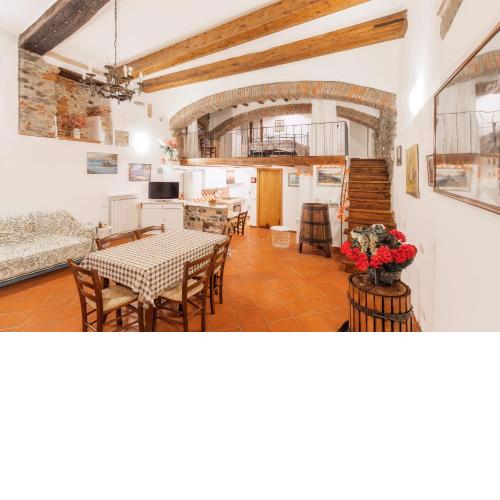 025- La casa di Esmeralda (011017-LT-0667)