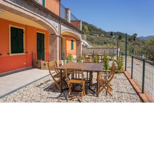 044 - Villetta LUSSUOSA con 2 camere da letto con Giardino 15 minuti dal Mare