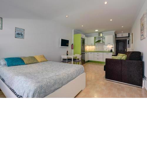 071 - Beachside Studio Perfect for a Family Getaway