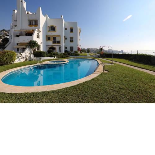 082 - Stunning Sea Views Beachfront Apartment