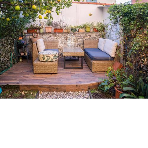 084 - Casa dei Limoni, cortile privato,5 minuti di auto dal mare