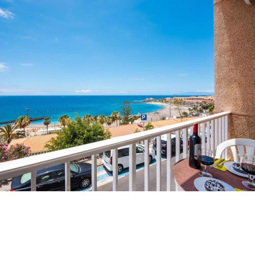 1 1 Beautiful seafront with balcony and WIFI