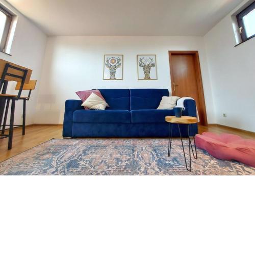 1-BDR Flat with Stunning Mountain View