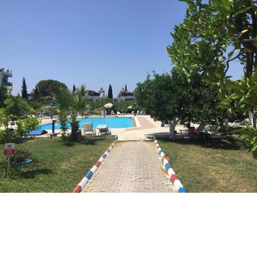 1 bedroom groundfloor apart with pool Long Beach