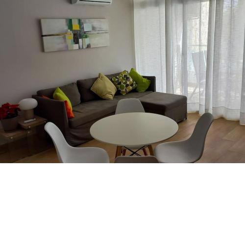 1 bedroom holiday home close to Yumbo & amenities