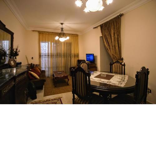 #1. Cozy 3-bed apartment, garden, super location