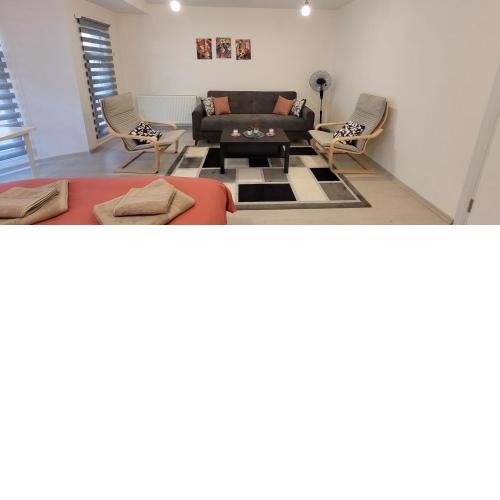 1 min to metro, Cosy flat for 8 guests, 1st Floor