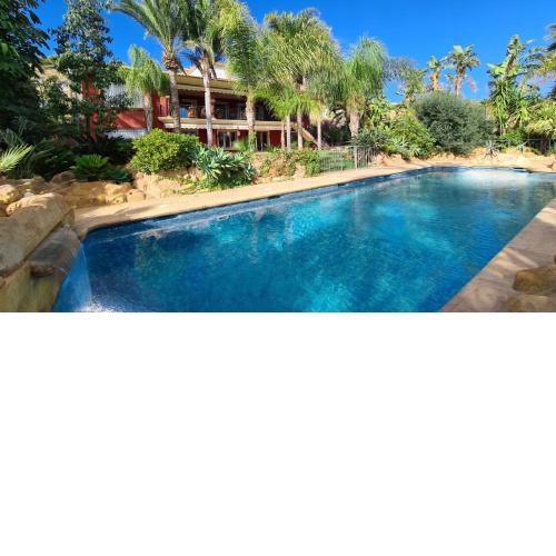 10 Bedroom 5 Star Luxury Villa & Heated Pool for 5 to 30 Guests near Alicante