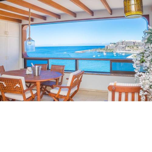 100 m2 Penthouse on the beach.