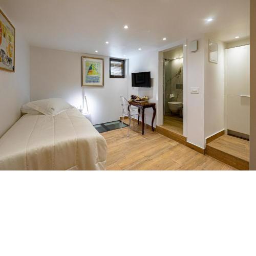 101- Art W Luxurious Semi ground floor studio