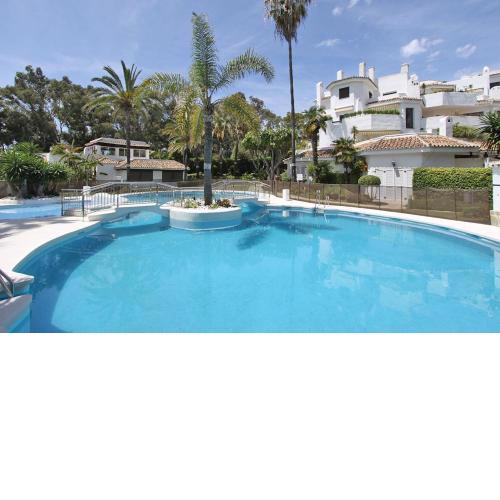 1104 First Line Beach Apartment golden Beach pool