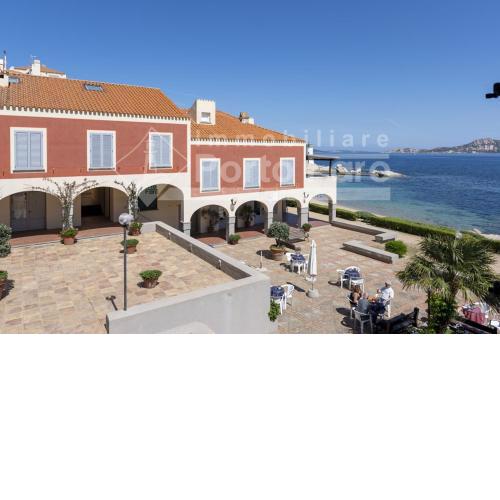 12 CENTRO - Trilocale vista mare sul Faro di Porto Faro