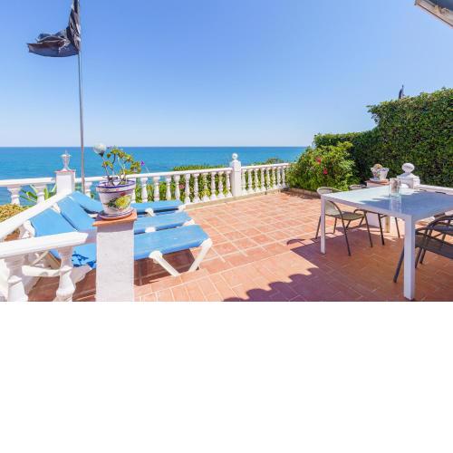 12 House in front of the sea