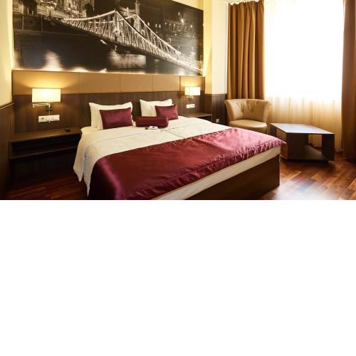 12 Revay Hotel