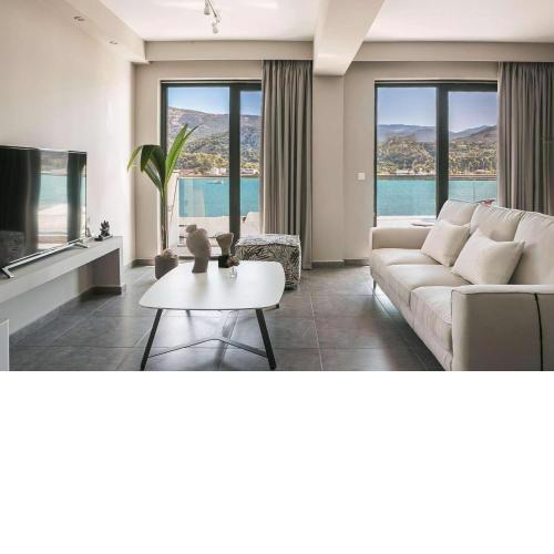 12 Suites Luxury Living