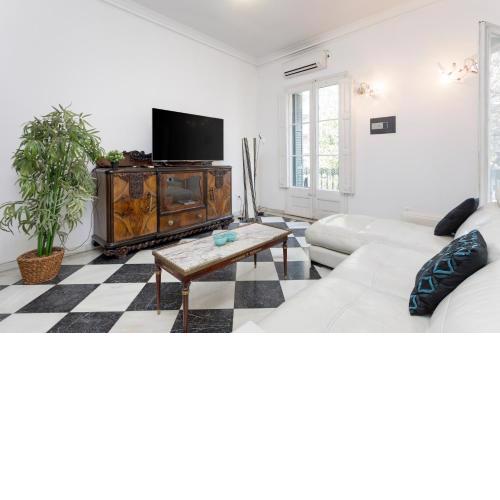 1229 - AWESOME CITY CENTER APARTMENT WITH TERRACE