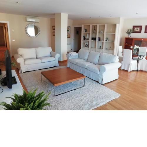 130 m2 luxury apartment in the center of Figueres