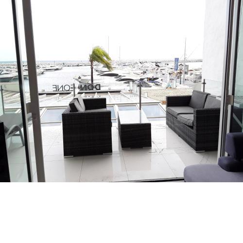 136 A First Line sleeps 6