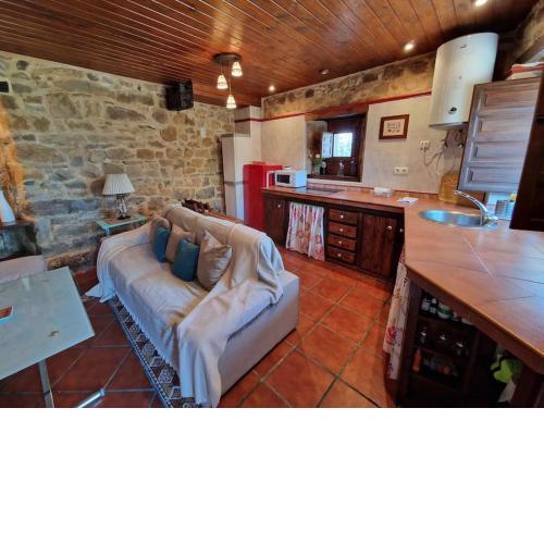 14A04 Casa de piedra Colunga