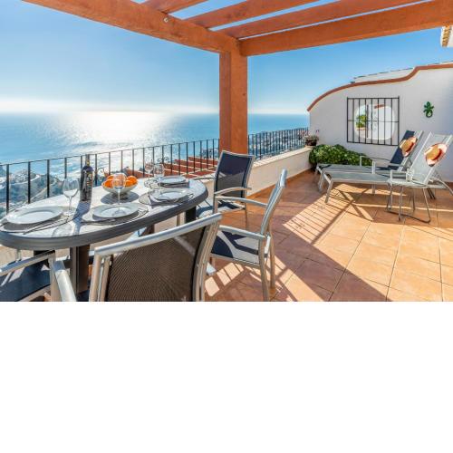 180-degrees sea view with pool