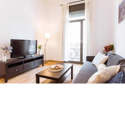 1BR - 1BH LUXURY SPACIOUS APARTMENT 15 min WALK from BEACH