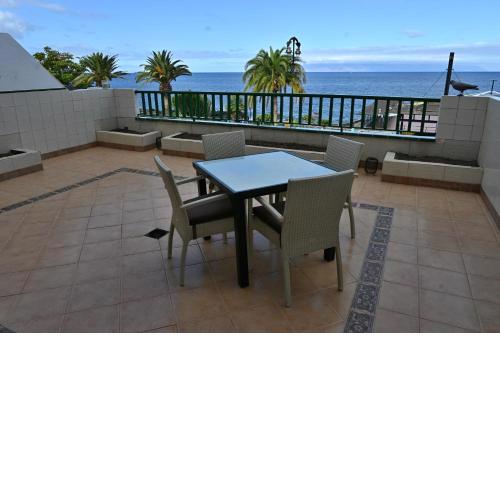 1st Line Sea View & Pool - Plaza