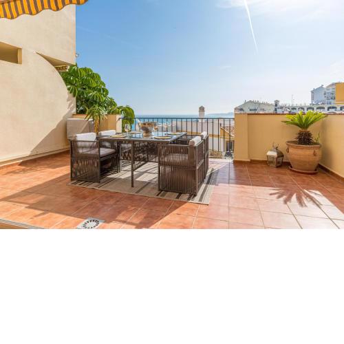 2 Bed Apartment, Big Terrace, Pool, Views + Beach!