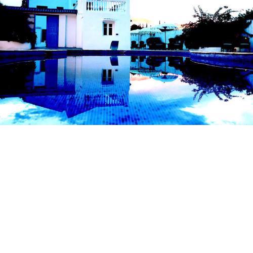 2 Bed apartment in luxury Country house with Pool
