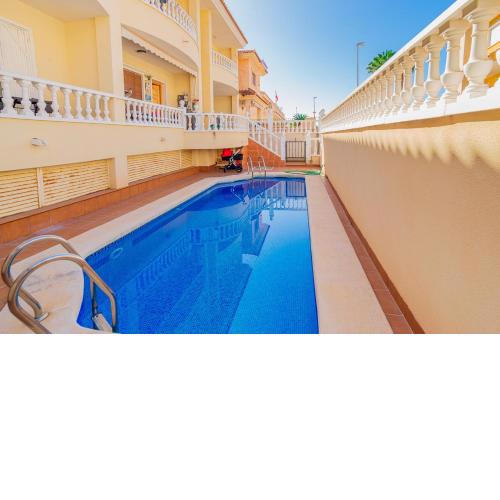 2 bedroom 2 Bathroom Entire Apartment in Rojales with Pool
