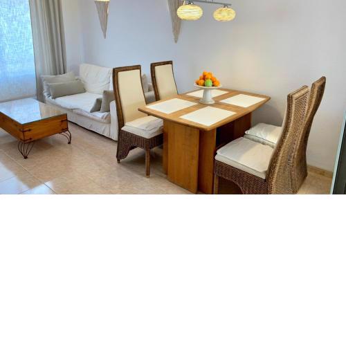 2 Bedroom Apartment, walking distance to the beach
