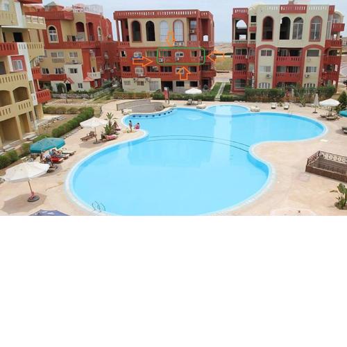 2 Bedroom Apartment with pool view