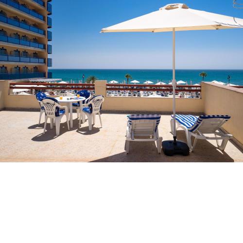 2 bedroom apartment with private roof terrace in front of the sea