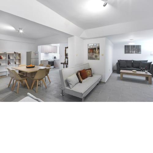 2 bedroom aprtmnt next to Hilton and all hospitals