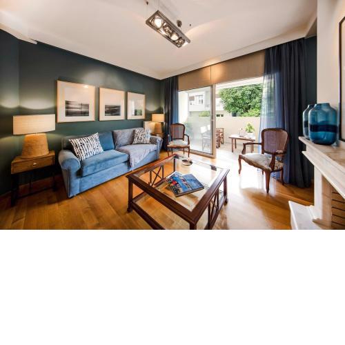 2 bedroom flat next to Acropolis
