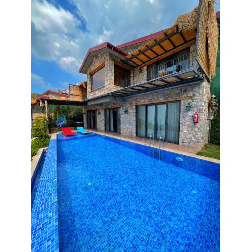 2 Bedroom Private Villa with Infinity Pool and Sea View
