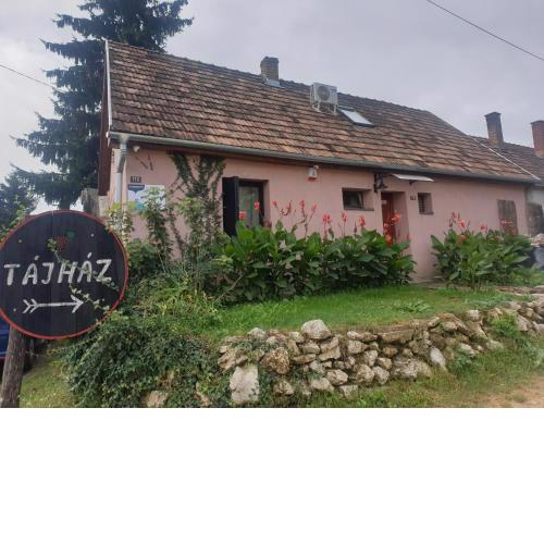 2 bedrooms Apartment - Centre of Balatonederics