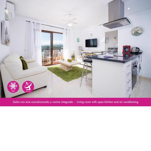 2 bedrooms apartment in Moraira center with community pool