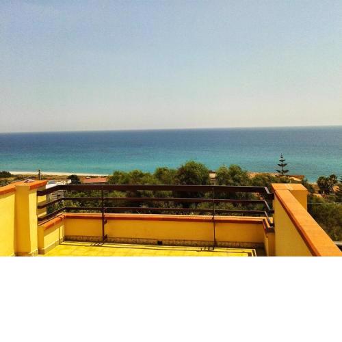 2 bedrooms appartement at Brancaleone Marina 200 m away from the beach with sea view and enclosed garden