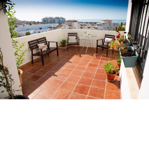2 bedrooms appartement at Estepona 600 m away from the beach with sea view shared pool and furnished terrace