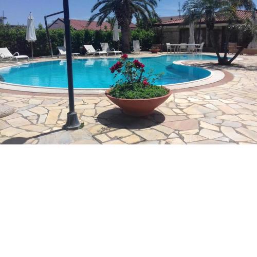 2 bedrooms appartement at Lago 400 m away from the beach with shared pool enclosed garden and wifi