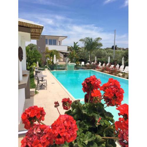 2 bedrooms appartement at Pozzallo 500 m away from the beach with shared pool enclosed garden and wifi