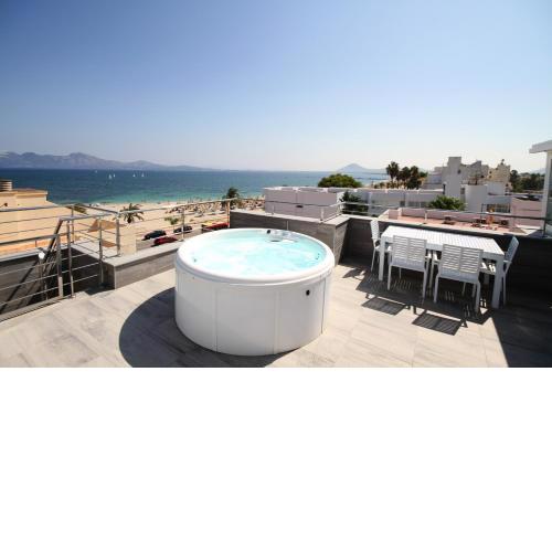 2 bedrooms appartement at Puerto de Pollenca 100 m away from the beach with sea view jacuzzi and furnished terrace