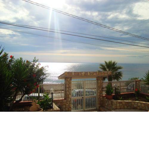 2 bedrooms appartement at Seccagrande 6 m away from the beach with sea view and furnished terrace