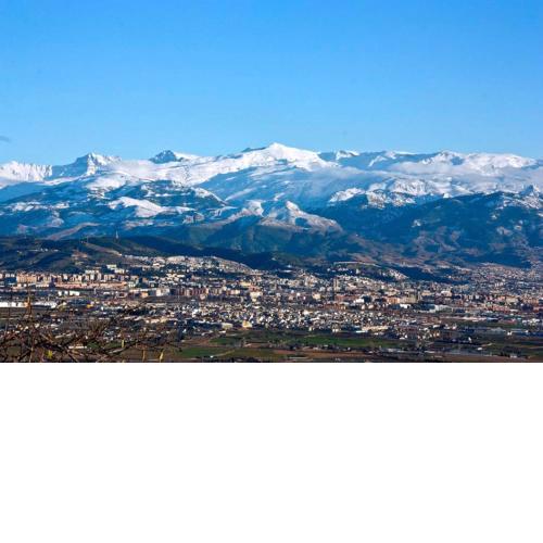 2 bedrooms appartement with city view shared pool and jacuzzi at Ambroz Granada