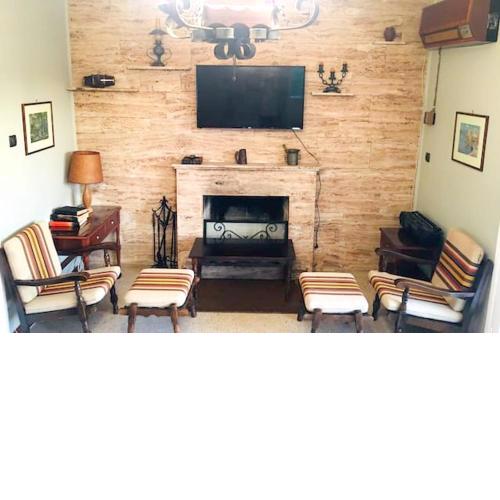2 bedrooms appartement with enclosed garden and wifi at Dilesi