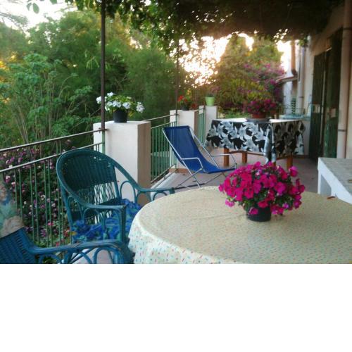 2 bedrooms appartement with enclosed garden and wifi at Sciacca 5 km away from the beach